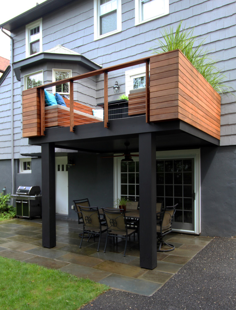 Imagen de terraza contemporánea de tamaño medio en patio trasero con brasero
