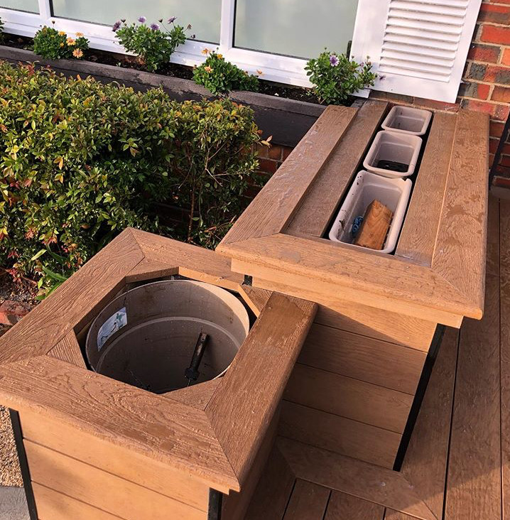 Water fountain deck - small craftsman courtyard water fountain deck idea in Melbourne