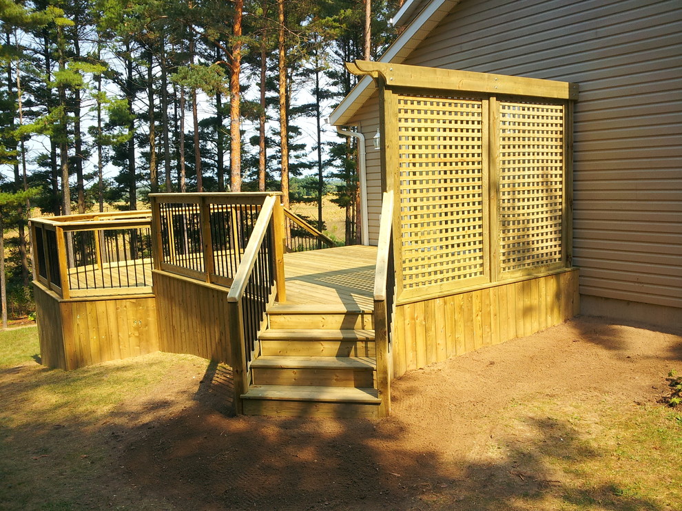 Deck built in Frankford Ontario for the Williams family Craftsman