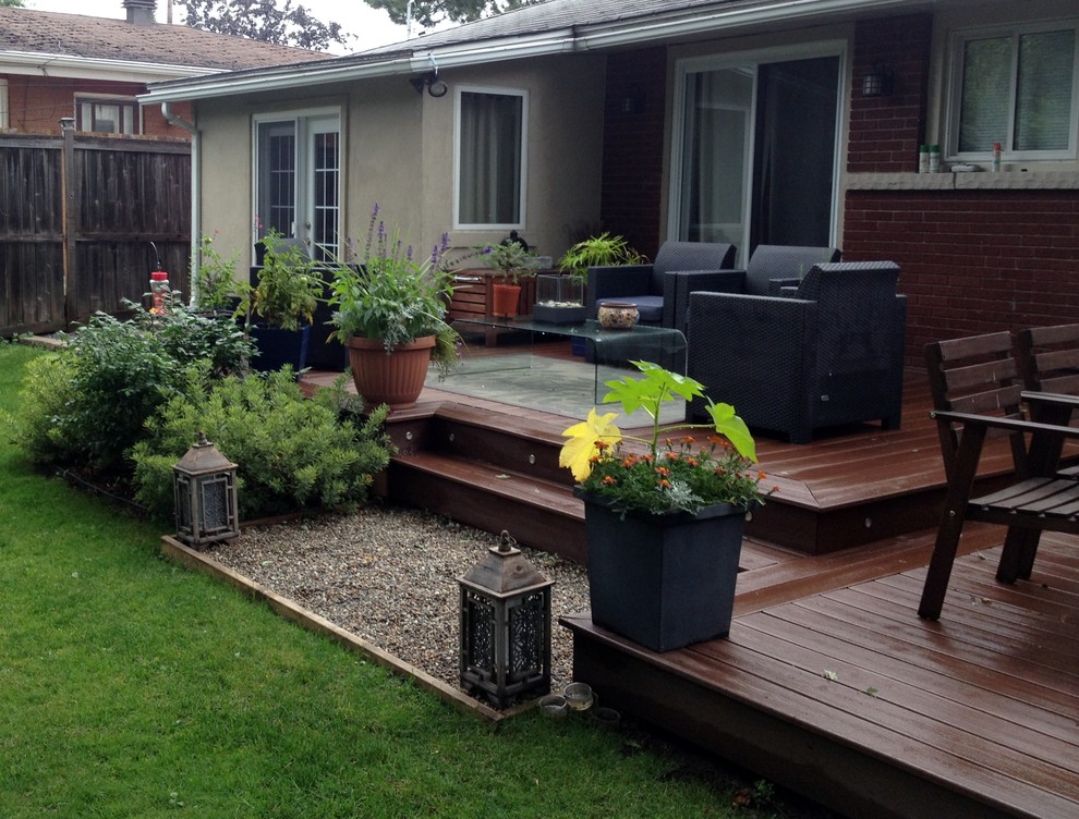 Inspiration for a modern deck remodel in Ottawa