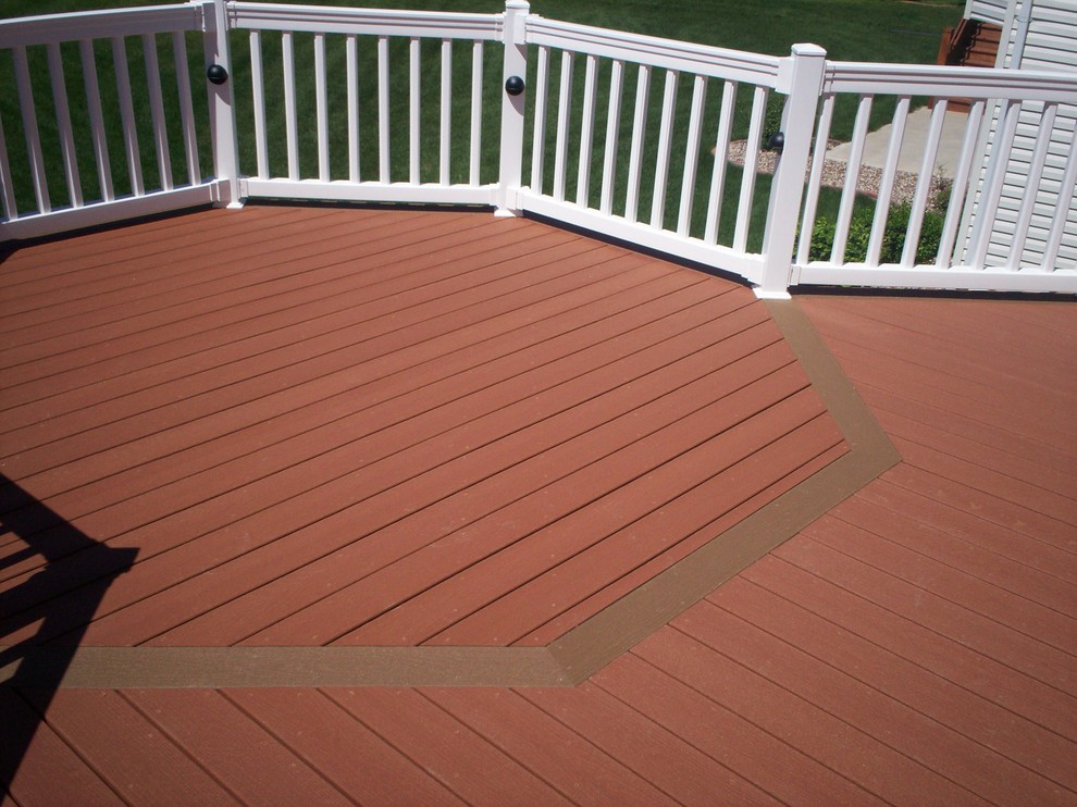 Example of a classic backyard deck design in St Louis