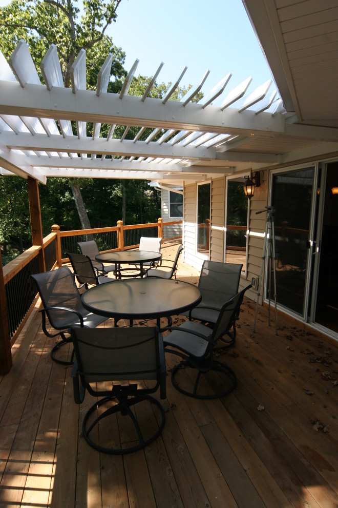 Inspiration for a timeless deck remodel in St Louis