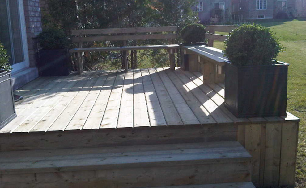 Inspiration for a small timeless backyard deck remodel in Wichita with no cover