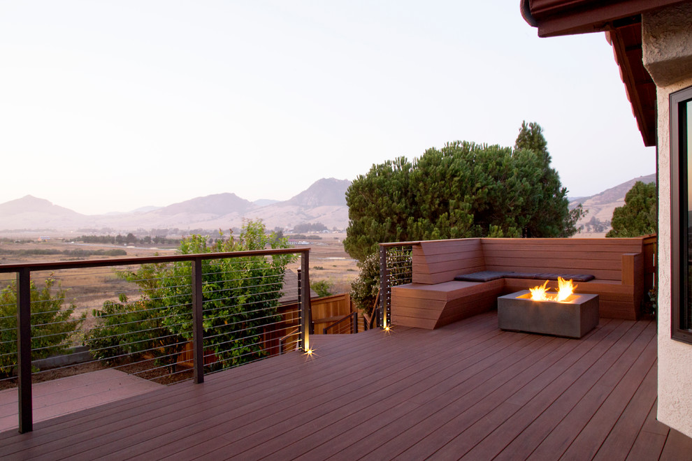 Deck - mid-sized modern backyard deck idea in San Luis Obispo