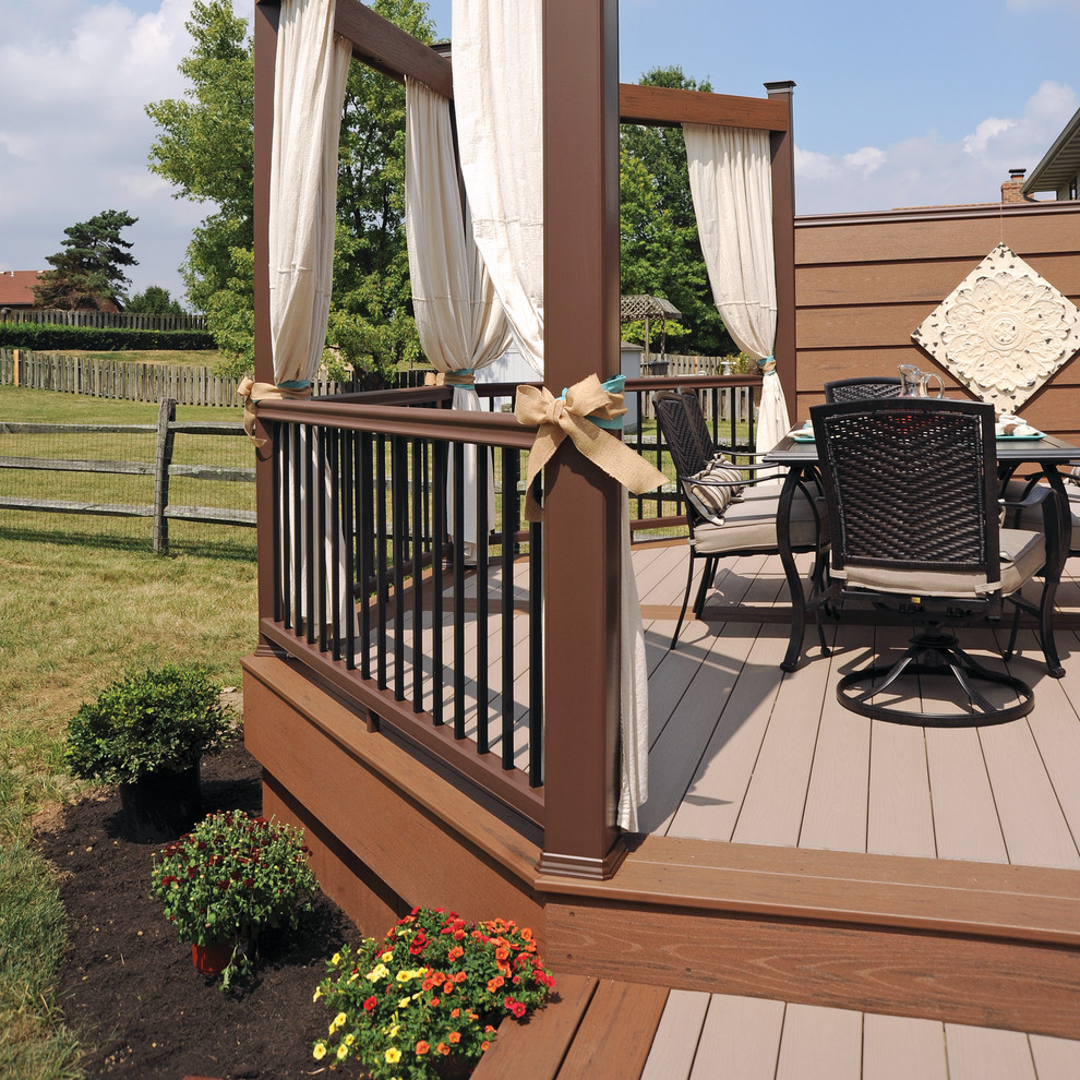 Inspiration for a mid-sized transitional backyard deck remodel in Chicago with no cover