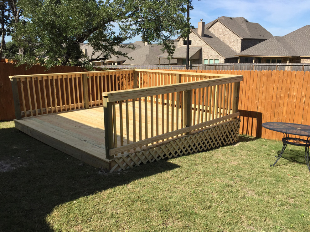 Inspiration for a small timeless backyard deck remodel in Austin with no cover