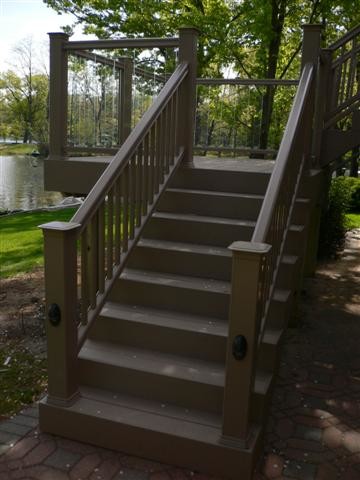 Example of a classic deck design in Detroit