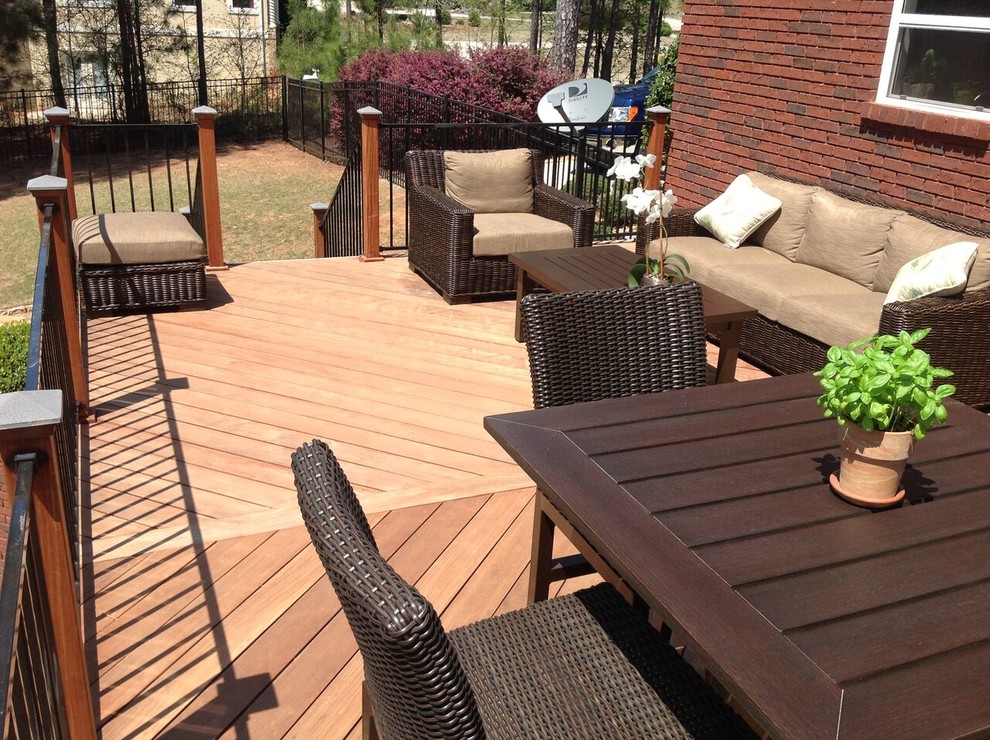 Inspiration for a mid-sized contemporary backyard deck remodel in Atlanta with no cover