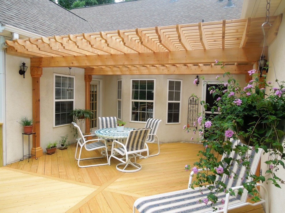 Example of a large minimalist backyard deck design in Atlanta
