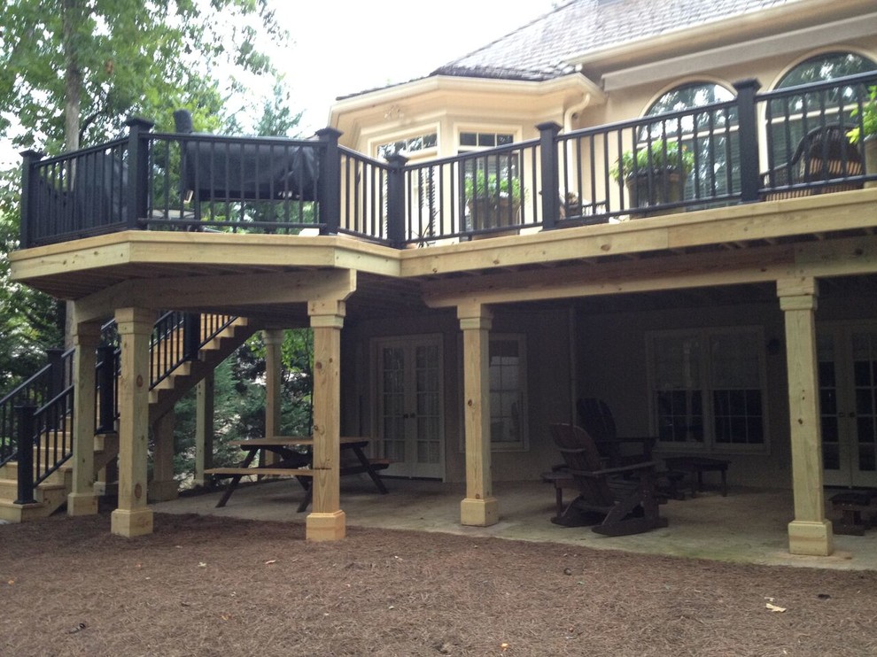 Example of a classic deck design in Atlanta