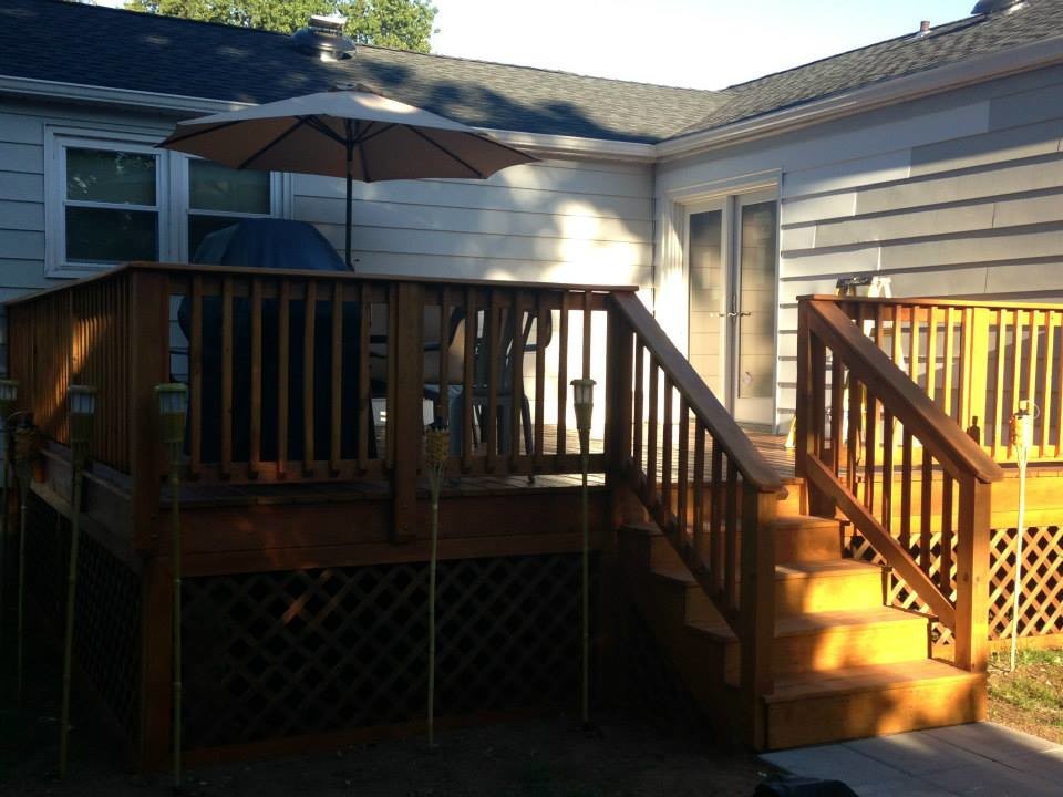 Example of a mid-sized classic backyard deck design in New York with no cover