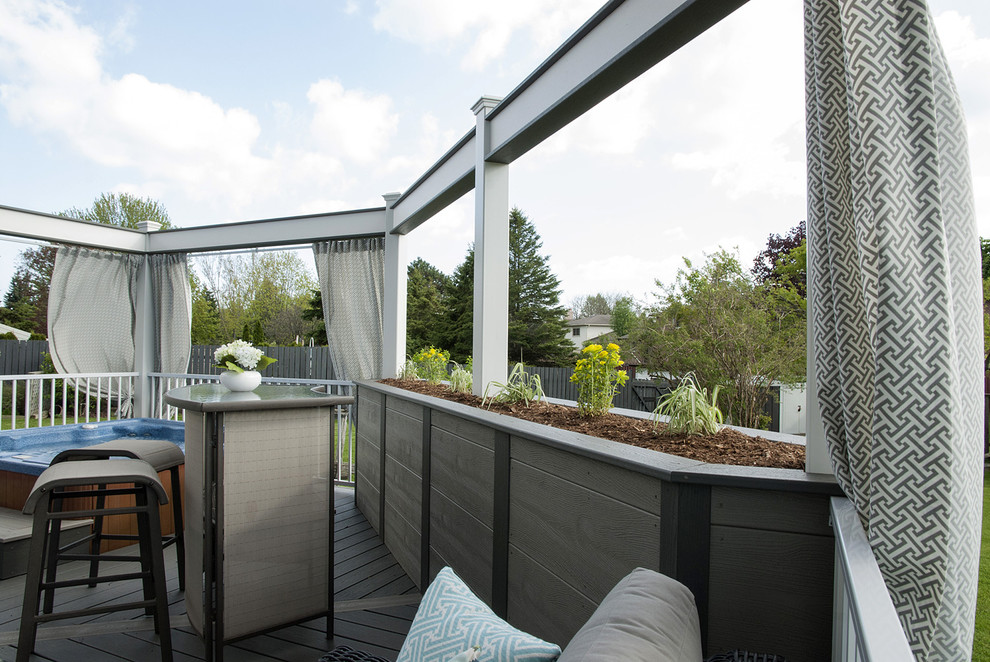 Idée de décoration pour une terrasse arrière design de taille moyenne avec une cuisine d'été et aucune couverture.