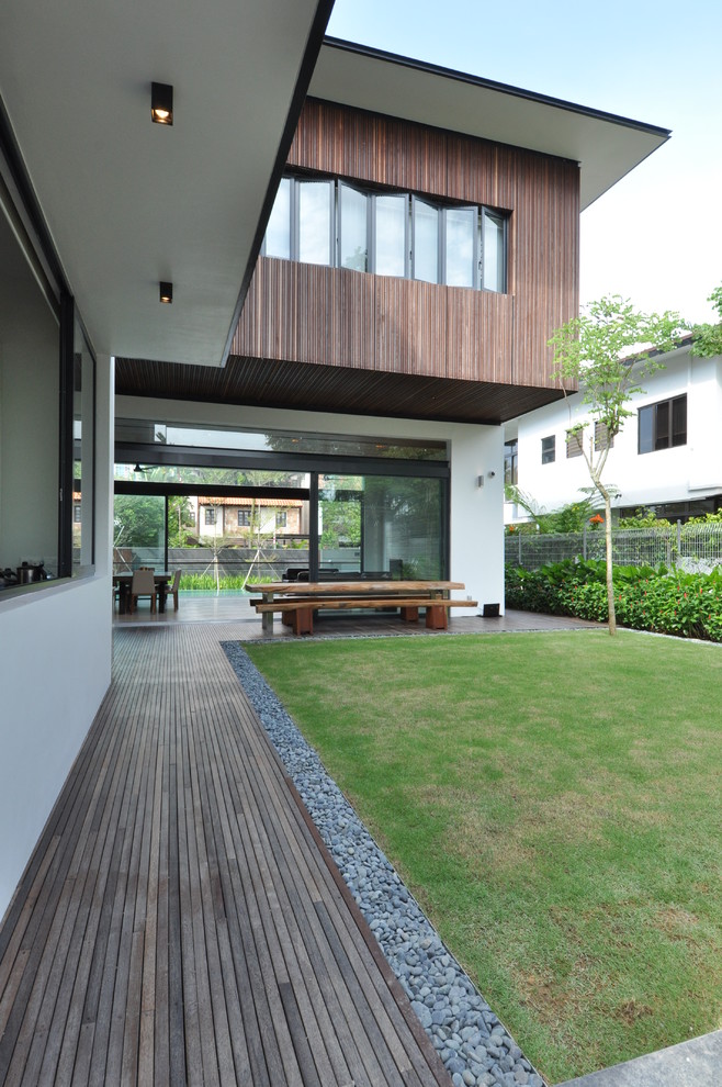 Inspiration for a contemporary terrace in Singapore.