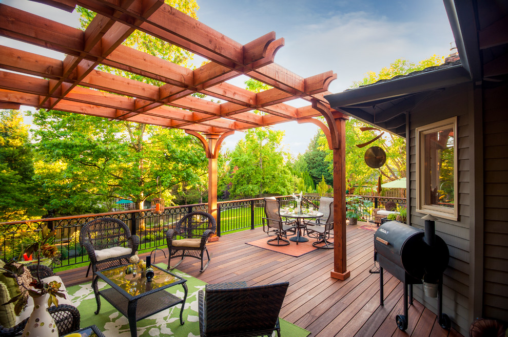 Example of a classic backyard deck design in Portland
