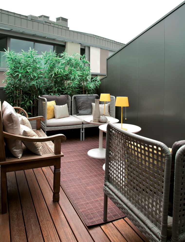 Kleine, Unbedeckte Moderne Dachterrasse im Dach in Sonstige