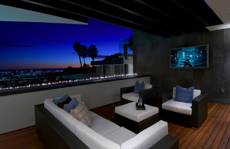 Inspiration for a modern terrace in Los Angeles.