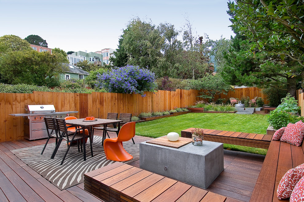 サンフランシスコにある中くらいなコンテンポラリースタイルのおしゃれな裏庭のデッキ (日よけなし) の写真