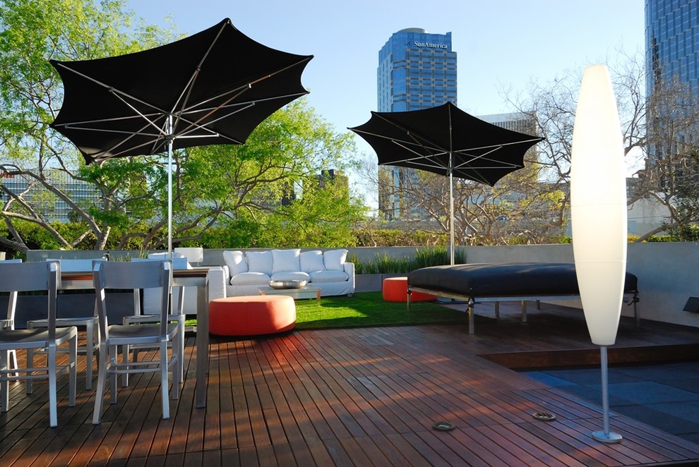 Design ideas for a contemporary roof rooftop terrace in Los Angeles.