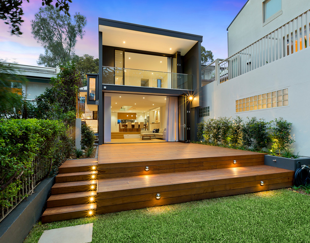 Unbedeckte Moderne Terrasse hinter dem Haus mit Beleuchtung in Sydney