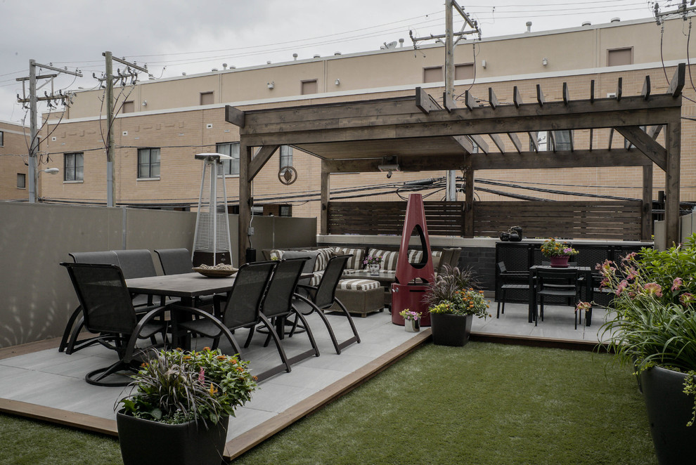 Photo of a small eclectic roof terrace in Chicago with a potted garden and a pergola.