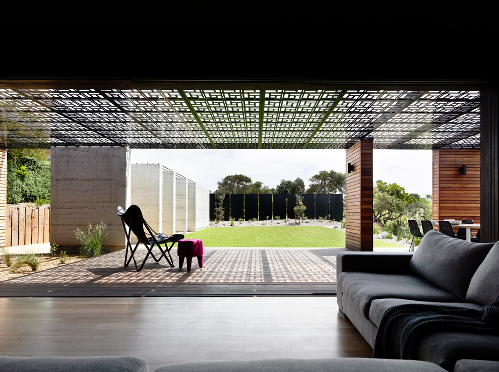 Mittelgroße Moderne Pergola Terrasse neben dem Haus in Melbourne