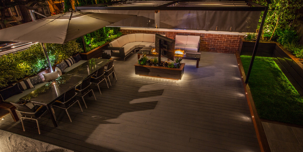 Example of a mid-sized transitional rooftop outdoor kitchen deck design in Chicago with a pergola
