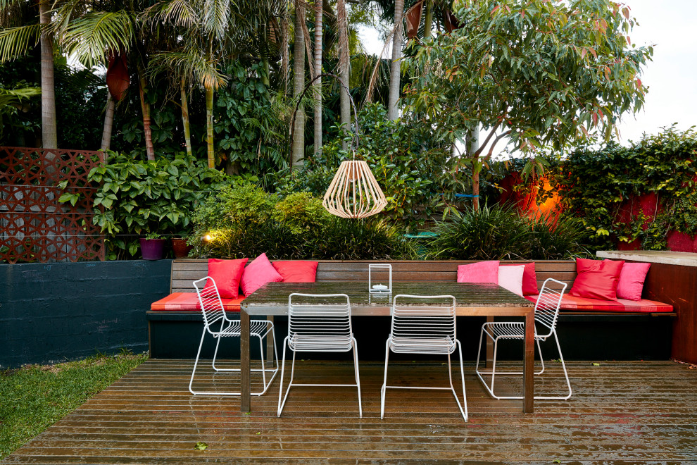 シドニーにあるコンテンポラリースタイルのおしゃれな庭のデッキ (日よけなし) の写真