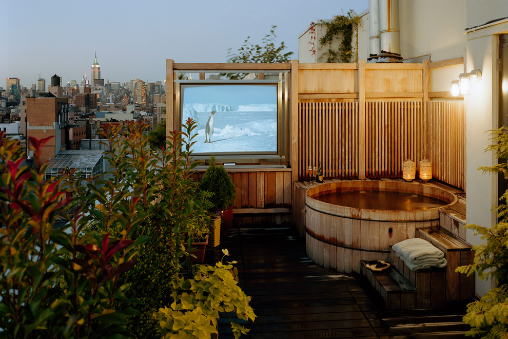 Unbedeckte Moderne Dachterrasse im Dach mit Kübelpflanzen in New York