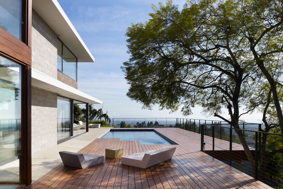 Modelo de terraza minimalista, de tamaño medio, sin cubierta, en patio trasero