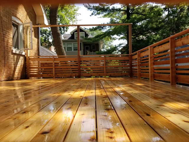 Evanston Custom Cedar Deck & Railings - Klassisch - Terrasse - Chicago