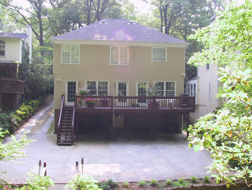 Foto de terraza contemporánea de tamaño medio sin cubierta en patio trasero