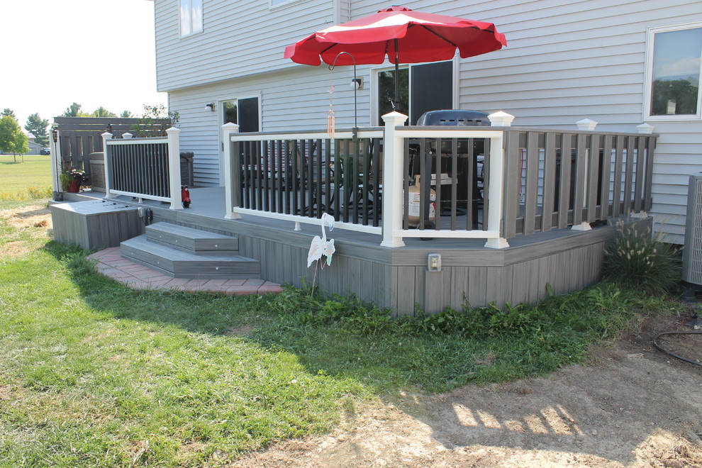 Inspiration for a mid-sized timeless backyard outdoor kitchen deck remodel in Cleveland with no cover