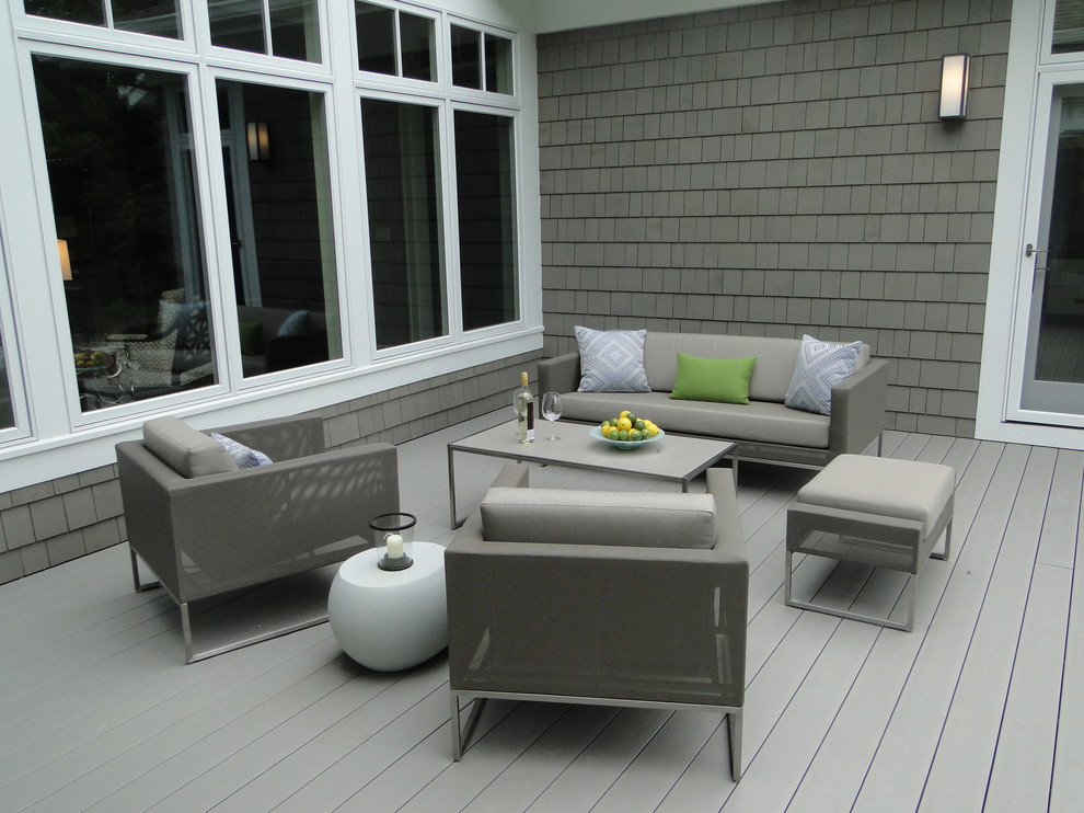 Example of a minimalist deck design in Grand Rapids