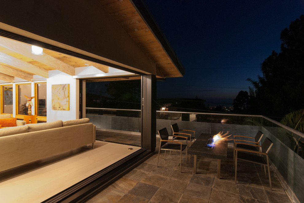 This is an example of a midcentury terrace in San Diego.