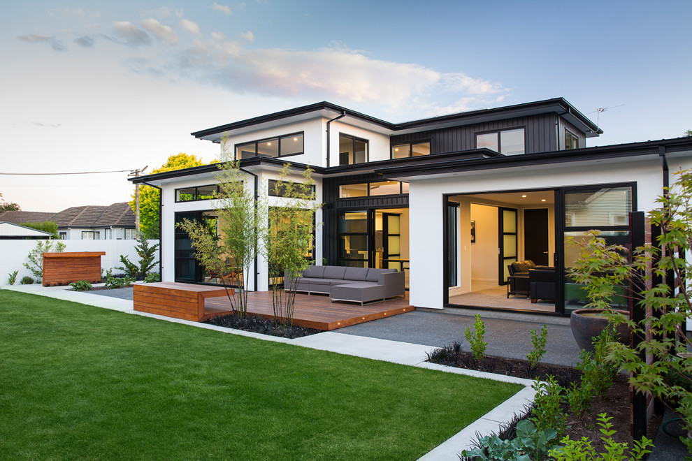 Mittelgroße Moderne Terrasse hinter dem Haus in Christchurch