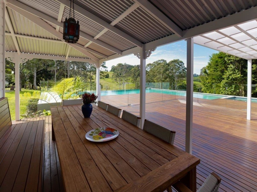Inspiration for a mid-sized contemporary deck remodel in Gold Coast - Tweed