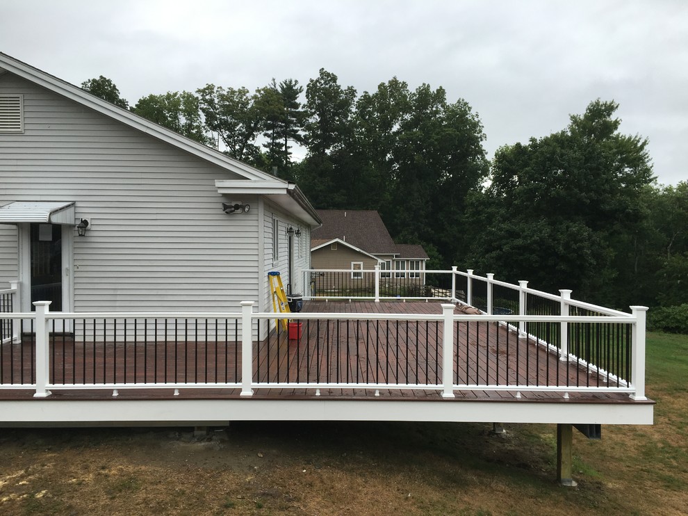 Fiberon Composite Deck with Steel Frame in Landcaster, MA Traditional