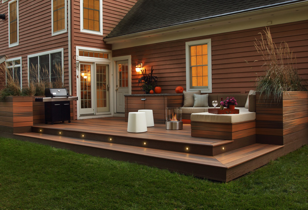 Example of a trendy deck design in Charlotte