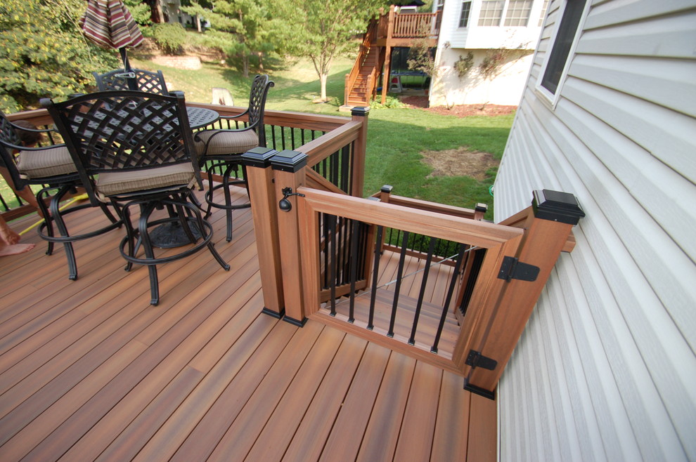 Inspiration for a timeless deck remodel in St Louis