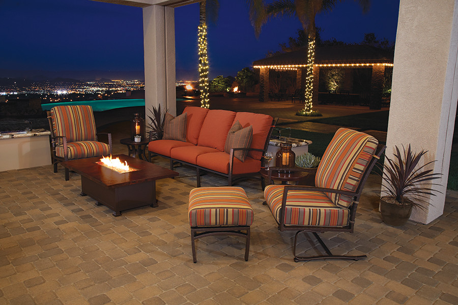 Fire pits, outdoor fireplaces, & tabletop flames Traditional Patio