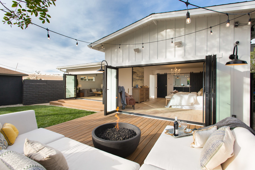 Cottage deck photo in Los Angeles with a fire pit and no cover