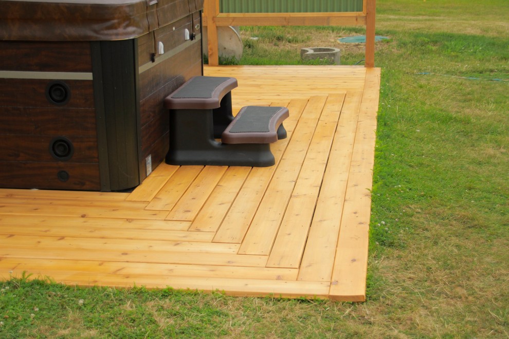 Inspiration for a shabby-chic style deck remodel in Vancouver