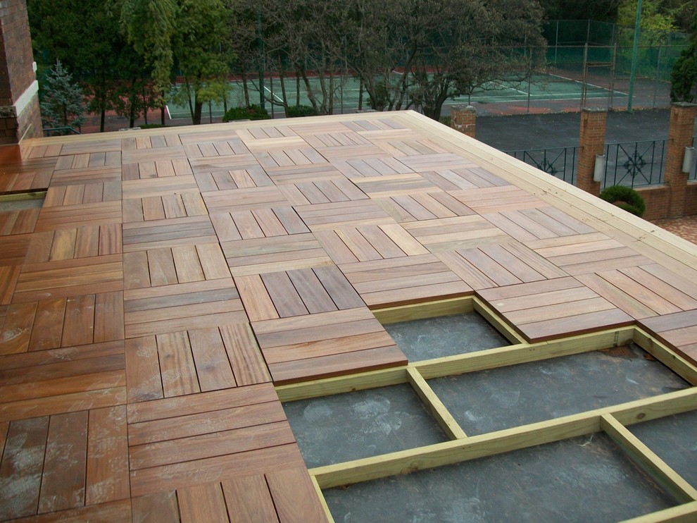 Inspiration for a medium sized contemporary roof terrace in Columbus with no cover.