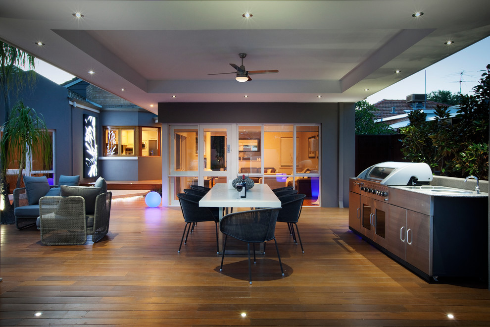 Photo of a contemporary terrace in Perth with a bar area.