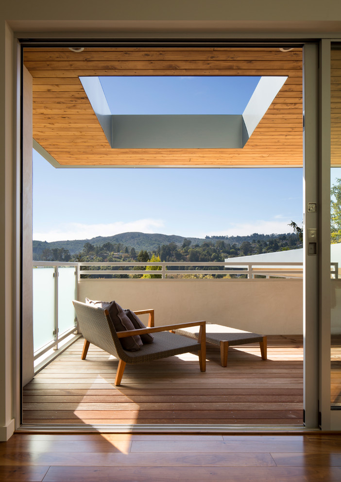Idée de décoration pour un toit terrasse minimaliste de taille moyenne avec une extension de toiture.