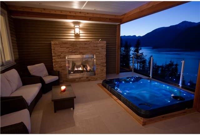Inspiration for a contemporary deck remodel in Vancouver