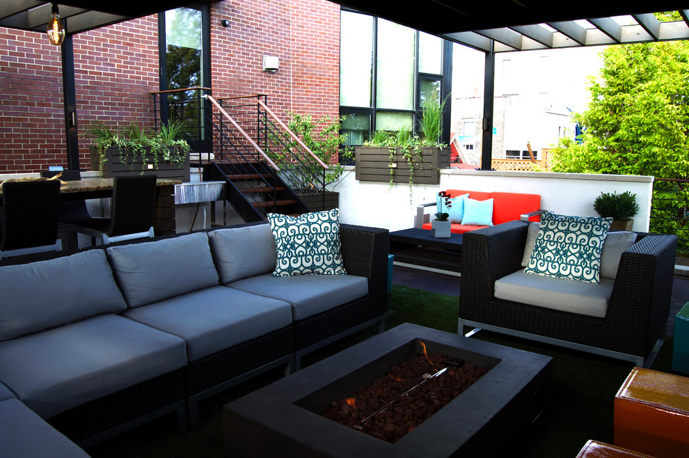 Mid-sized trendy rooftop outdoor kitchen deck photo in Chicago with an awning