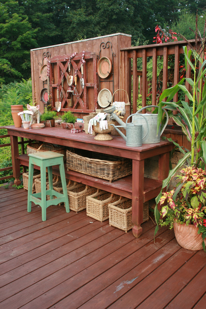 Cette image montre une terrasse style shabby chic.