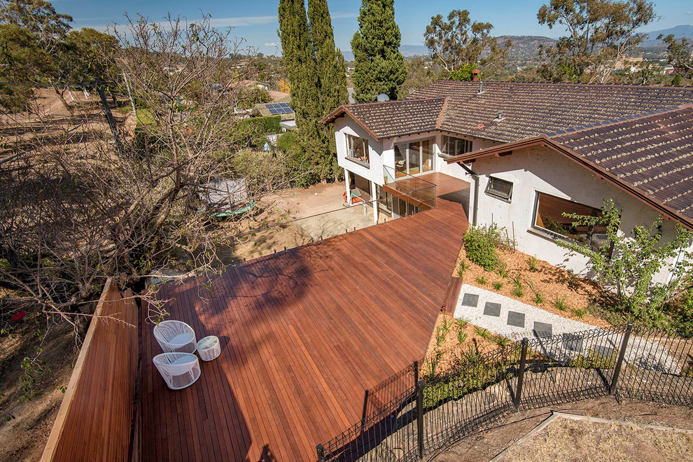 Geräumige, Unbedeckte Moderne Terrasse hinter dem Haus in Canberra - Queanbeyan