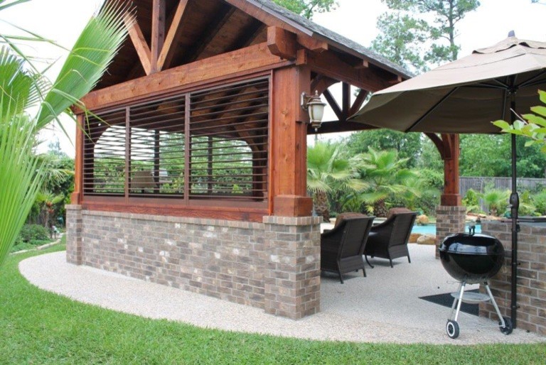 Deck - mid-sized traditional backyard deck idea in Houston with a pergola